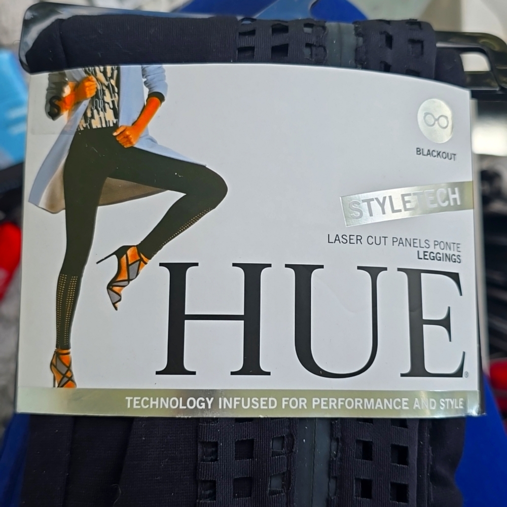 HUE Women laser cut zipper Ponte leggings small black